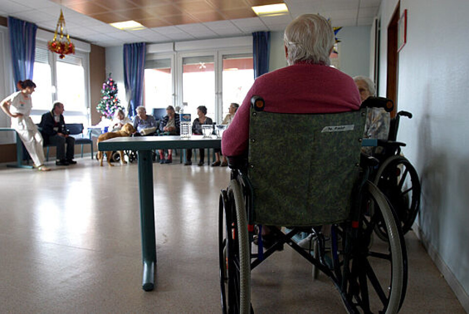 Dårlig tid og frykt for å bli kalt inn på teppet er blant årsakene til at feilmedisinering og fall blant eldre ofte ikke blir rapportert, ifølge undersøkelsen. Illustrasjonsfoto: Colourbox Dårlig tid og frykt for å bli kalt inn på teppet er blant årsakene til at feilmedisinering og fall blant eldre ofte ikke blir rapportert, ifølge undersøkelsen. Illustrasjonsfoto: Colourbox