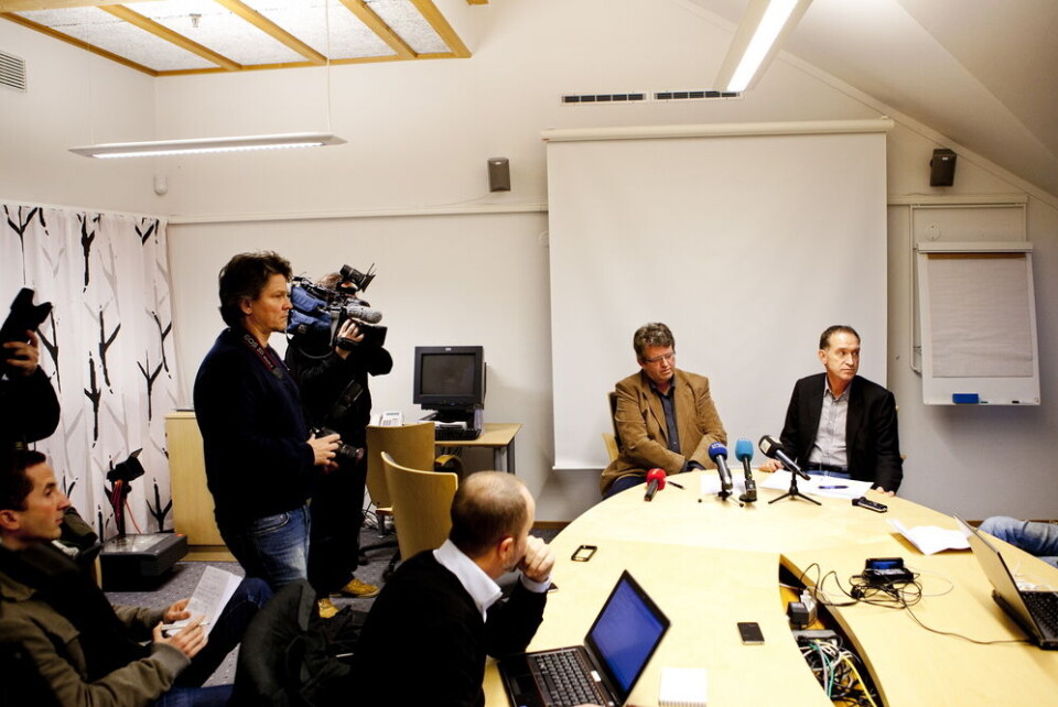 Vågå-ordfører Rune Øygard møtte pressen på kommunehuset på Vågåmo fredag for å orientere om sitt engasjement i kommunen, mens politietterforskningen pågår. Foto: Tore Meek / Scanpix Vågå-ordfører Rune Øygard møtte pressen på kommunehuset på Vågåmo fredag for å orientere om sitt engasjement i kommunen, mens politietterforskningen pågår. Foto: Tore Meek / Scanpix