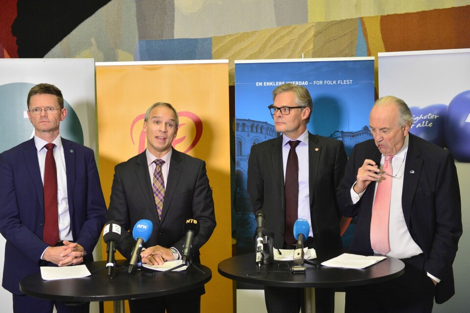 De finanspolitiske talspersonene Terje Breivik (V), Hans Olav Syversen (KrF), Hans Andreas Limi (Frp) og Svein Flåtten (H) presenterte budsjettavtalen i Stortinget mandag kveld.Foto: Jon Olav Nesvold / NTB scanpix De finanspolitiske talspersonene Terje Breivik (V), Hans Olav Syversen (KrF), Hans Andreas Limi (Frp) og Svein Flåtten (H) presenterte budsjettavtalen i Stortinget mandag kveld.Foto: Jon Olav Nesvold / NTB scanpix