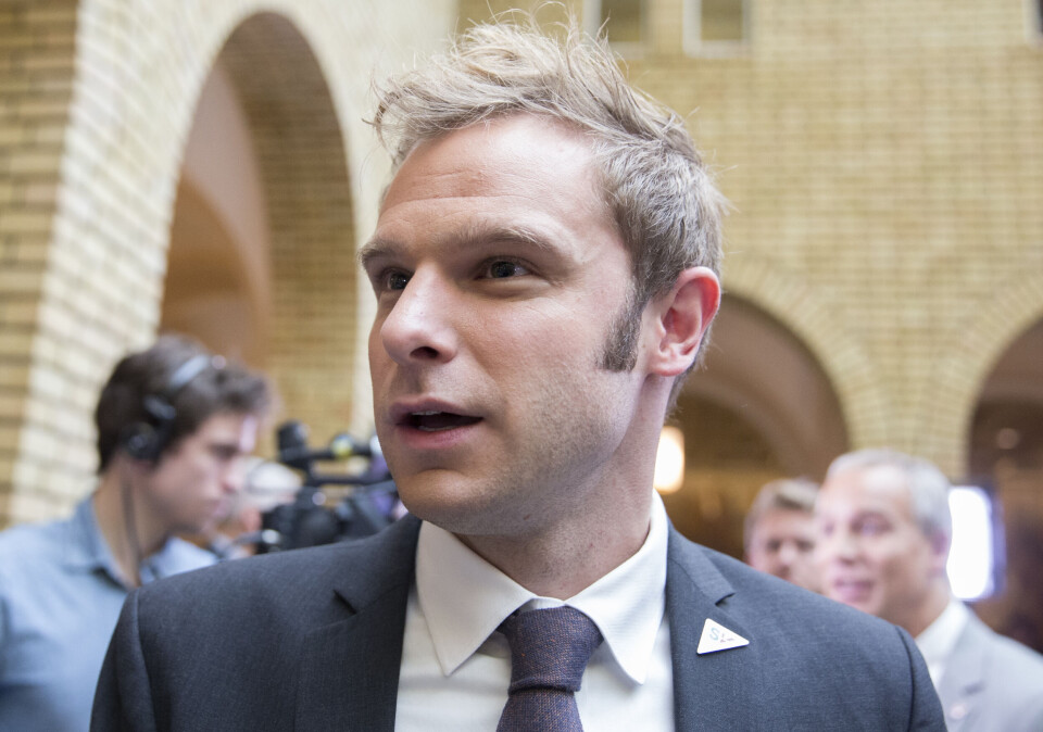 Snorre Valen (SV) er kritisk til at regjeringen ikke har satt av mer penger til flyktningekrisen i budsjettet, men skal komme med en tilleggsmelding om to uker. Foto: Berit Roald / NTB scanpix Snorre Valen (SV) er kritisk til at regjeringen ikke har satt av mer penger til flyktningekrisen i budsjettet, men skal komme med en tilleggsmelding om to uker. Foto: Berit Roald / NTB scanpix