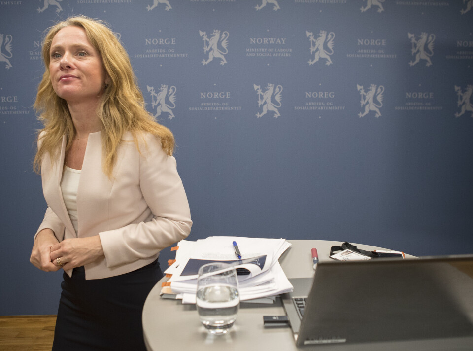 Arbeids- og sosialminister Anniken Hauglie (H) presenterte nylig forslagene til innstramminger for flyktninger og asylsøkere. Nå viser det seg at regnestykkene ikke er fullstendige. Foto: Torstein Bøe / NTB scanpix Arbeids- og sosialminister Anniken Hauglie (H) presenterte nylig forslagene til innstramminger for flyktninger og asylsøkere. Nå viser det seg at regnestykkene ikke er fullstendige. Foto: Torstein Bøe / NTB scanpix