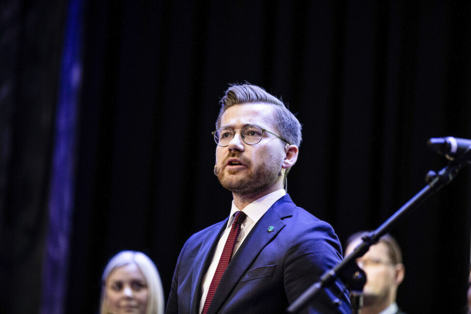 Klima- og miljøminister Sveinung Rotevatn (V) påpeker at det er viktig at kommunene bidrar for å gjøre Norge mer klimavennlig. Foto: Magnus K. Bjørke Klima- og miljøminister Sveinung Rotevatn (V) påpeker at det er viktig at kommunene bidrar for å gjøre Norge mer klimavennlig. Foto: Magnus K. Bjørke