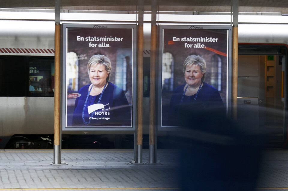 Reklameplakater for Høyre på Oslo S. med statsminister Erna Solberg med budskapet "En statsminister for alle." Foto: Erik Johansen / NTB scanpix Reklameplakater for Høyre på Oslo S. med statsminister Erna Solberg med budskapet 'En statsminister for alle.' Foto: Erik Johansen / NTB scanpix
