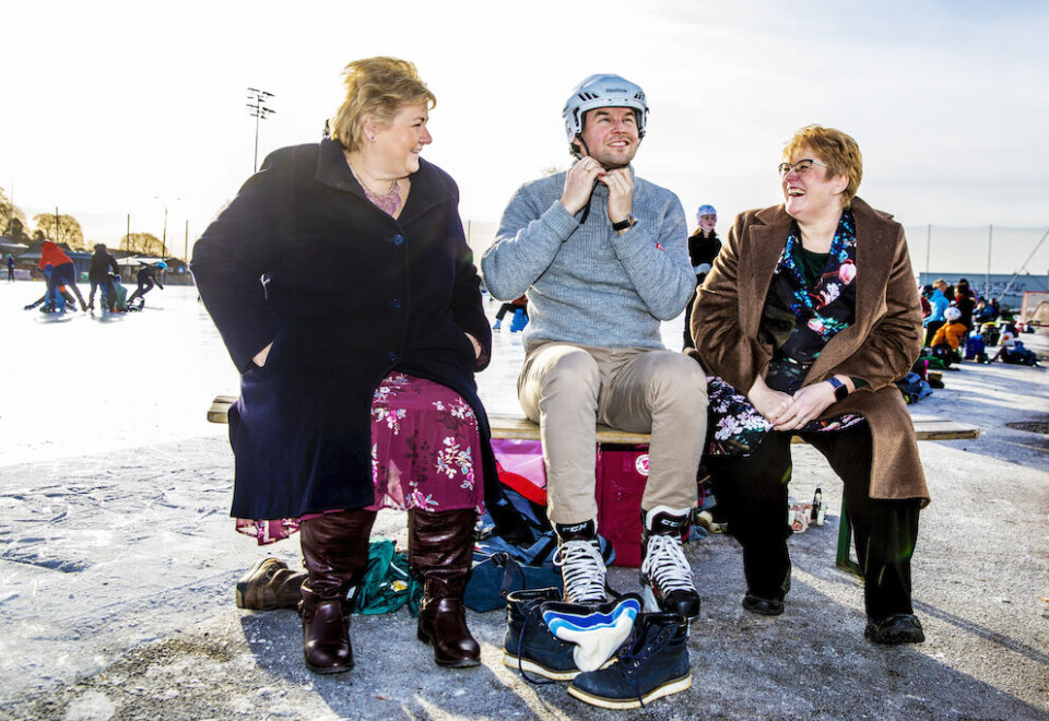 Regjeringen har satt av 60 millioner kroner til forsøk med fritidskortordninger i 2020. Statsminister Erna Solberg (H), barne- og familieminister Kjell Ingolf Ropstad (KrF) og kunnskapsminister Trine Skei Grande (V) tok turen til skøytebanen på Voldsløkka i Oslo for å presentere nyheten. Foto: Ole Berg-Rusten, NTB scanpix Regjeringen har satt av 60 millioner kroner til forsøk med fritidskortordninger i 2020. Statsminister Erna Solberg (H), barne- og familieminister Kjell Ingolf Ropstad (KrF) og kunnskapsminister Trine Skei Grande (V) tok turen til skøytebanen på Voldsløkka i Oslo for å presentere nyheten. Foto: Ole Berg-Rusten, NTB scanpix