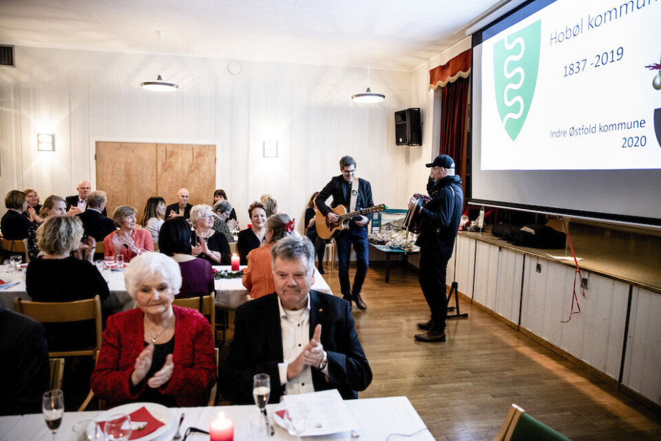 Hobøl er én av 109 kommunene som blir borte som egen kommune. Nylig hadde de sitt siste kommunestyremøte. Foto: Magnus K. Bjørke Hobøl er én av 109 kommunene som blir borte som egen kommune. Nylig hadde de sitt siste kommunestyremøte. Foto: Magnus K. Bjørke