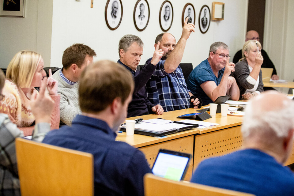 Styreleder Gunn Marit Helgesen i KS mener statlig styring må begrenses slik at at den ikke unødig rammer lokalpolitikernes handlingsrom. Dette bildet er hentet fra et tidligere kommunestyremøte i Sirdal. Foto: Magnus Knutsen Bjørke Styreleder Gunn Marit Helgesen i KS mener statlig styring må begrenses slik at at den ikke unødig rammer lokalpolitikernes handlingsrom. Dette bildet er hentet fra et tidligere kommunestyremøte i Sirdal. Foto: Magnus Knutsen Bjørke