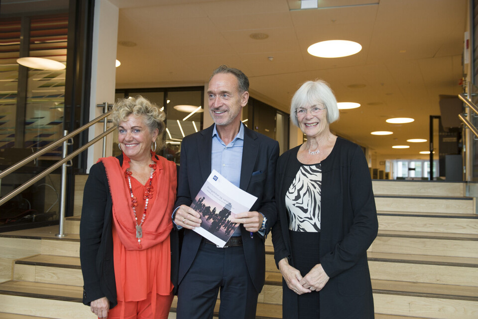 Sandnes-rådmann Bodil Sivertsen, KS-direktør Tor Arne Gangsø og leder Tora Aasland i Kommunesektorens etikkutvalg deltok da KS’ nye veileder om ytringsfrihet og varsling ble lansert nylig. Foto: Terje Lien Sandnes-rådmann Bodil Sivertsen, KS-direktør Tor Arne Gangsø og leder Tora Aasland i Kommunesektorens etikkutvalg deltok da KS’ nye veileder om ytringsfrihet og varsling ble lansert nylig. Foto: Terje Lien