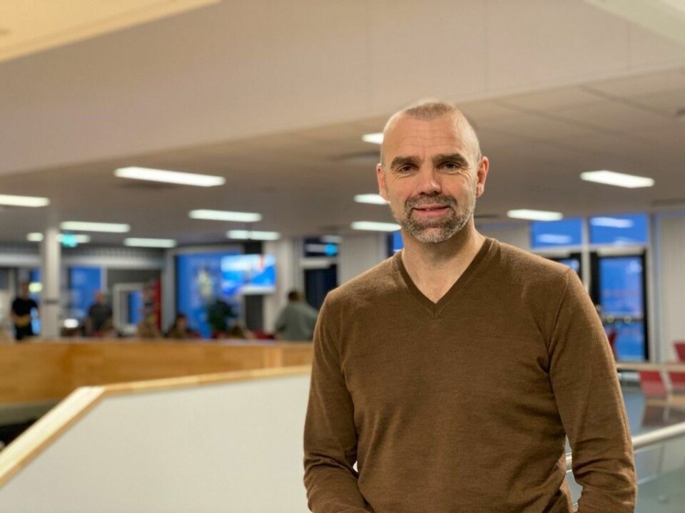 Michael Erstad er rektor på Bardufoss videregående skole i Troms og Finnmark. Skolen med 442 elever bidrar mest av yrkesfagskolene i landet til at elevene fullfører og består. Michael Erstad er rektor på Bardufoss videregående skole i Troms og Finnmark. Skolen med 442 elever bidrar mest av yrkesfagskolene i landet til at elevene fullfører og består.