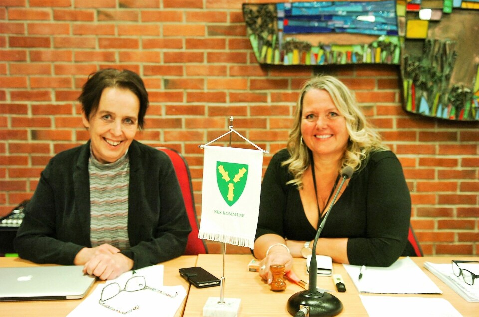 Både ordfører Grete Sjøli (Ap) (t.h.) og varaordfører Vivian Wahl (Sp) i Nes kommune er smittet at koronaviruset. De er nå i isolasjon. Arkivfoto: Thomas Frigård Både ordfører Grete Sjøli (Ap) (t.h.) og varaordfører Vivian Wahl (Sp) i Nes kommune er smittet at koronaviruset. De er nå i isolasjon. Arkivfoto: Thomas Frigård