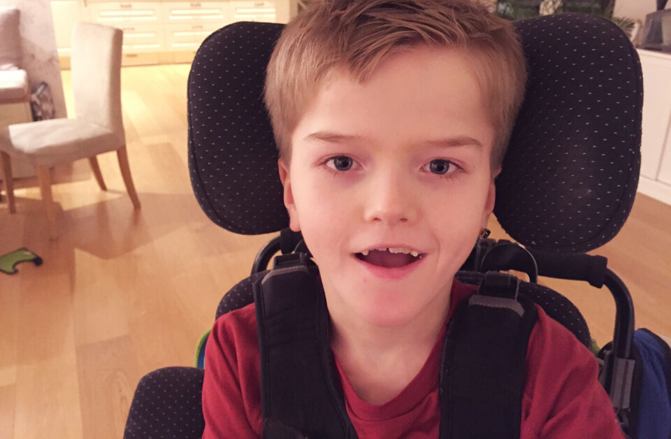 Brage (10) hopper av glede i rullestolen når hans personlige assistenter kommer, og de kan dra på kino eller kjøpesenter. Foto: Rune Nøttveit Brage (10) hopper av glede i rullestolen når hans personlige assistenter kommer, og de kan dra på kino eller kjøpesenter. Foto: Rune Nøttveit