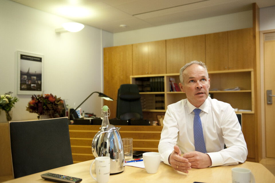 Kommunalminister Jan Tore Sanner (H) vet også at skal kommunereformen lykkes, så må det skje nedenfra. En fasit på antall innbyggere er ikke en invitasjon til å fortsette de mange diskusjonene og prosessene som er i gang i Kommune-Norge. Arkivfoto: Terje Lien Kommunalminister Jan Tore Sanner (H) vet også at skal kommunereformen lykkes, så må det skje nedenfra. En fasit på antall innbyggere er ikke en invitasjon til å fortsette de mange diskusjonene og prosessene som er i gang i Kommune-Norge. Arkivfoto: Terje Lien