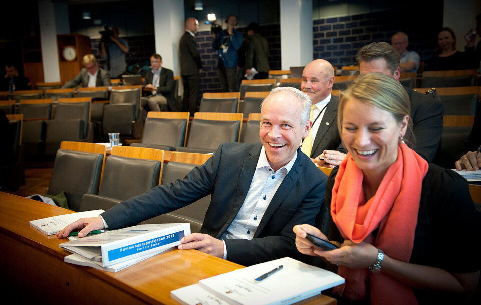 Kommunalminister Jan Tore Sanner og politisk rådgiver Rikke Høistad Sjøberg håper på et bredt forlik om kommunereformen. Foto: Terje Lien Kommunalminister Jan Tore Sanner og politisk rådgiver Rikke Høistad Sjøberg håper på et bredt forlik om kommunereformen. Foto: Terje Lien