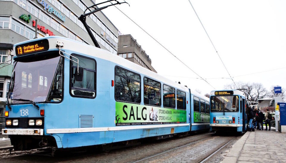 Bilen tar innersvingen på kollektivtransporten i byene Opplevd reisetid er viktig for folks valg av bil eller kollektivtrafikk.
