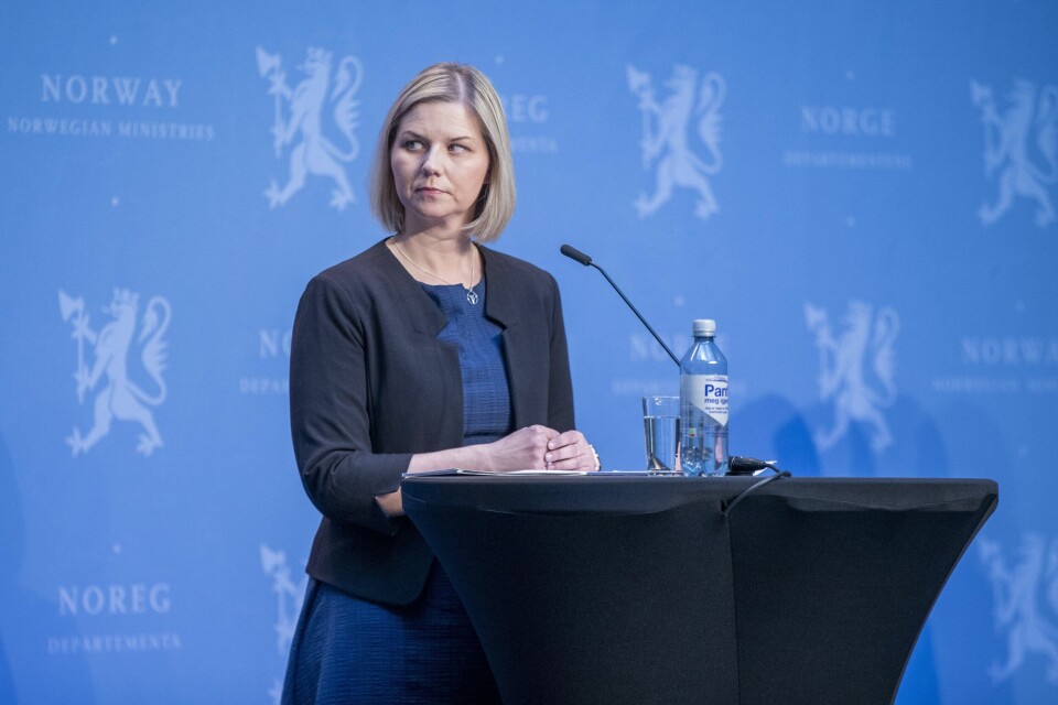 Én av ti ønsker ikke å sende barna tilbake til skolen neste uke. Kunnskaps- og integreringsminister Guri Melby (V) advarer om at barna kan risikere å gå glipp av undervisning. Én av ti ønsker ikke å sende barna tilbake til skolen neste uke. Kunnskaps- og integreringsminister Guri Melby (V) advarer om at barna kan risikere å gå glipp av undervisning.