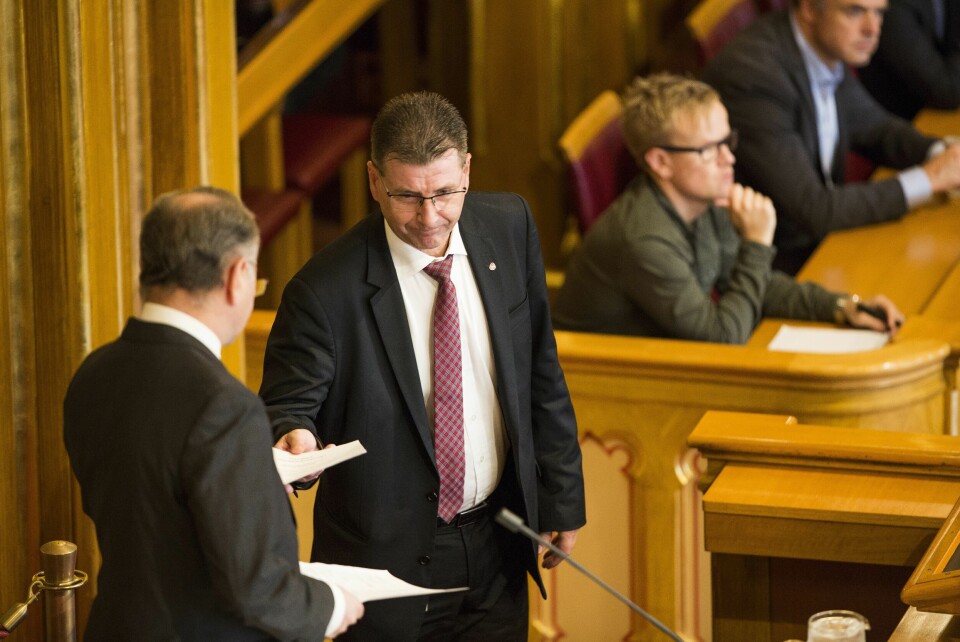 Kommunalpolitiske talsperson Stein Erik Lauvås setter spørsmålstegn ved noen av forslagene i en lovproposisjon som nå skal hastebehandles i Stortinget. Forslagene gir kommunestyrene mulighet til å delegere makt til formannskapene. Kommunalpolitiske talsperson Stein Erik Lauvås setter spørsmålstegn ved noen av forslagene i en lovproposisjon som nå skal hastebehandles i Stortinget. Forslagene gir kommunestyrene mulighet til å delegere makt til formannskapene.