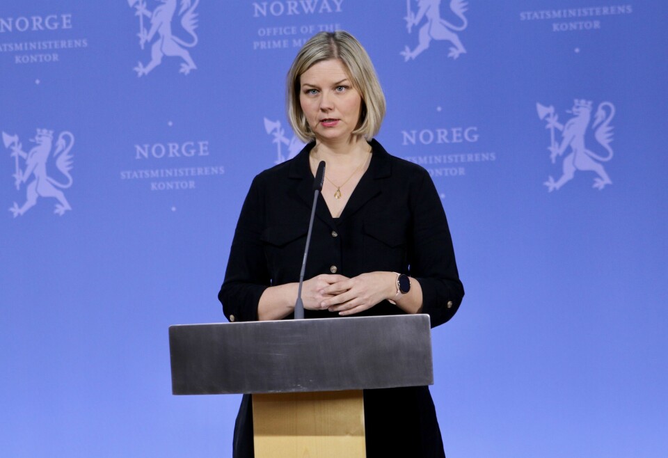 Kunnskaps- og integreringsminister Guri Melby (V) mener det nye tolkeregisteret kan bidra til at hele befolkningen får bedre informasjon om koronaviruset. Kunnskaps- og integreringsminister Guri Melby (V) mener det nye tolkeregisteret kan bidra til at hele befolkningen får bedre informasjon om koronaviruset.
