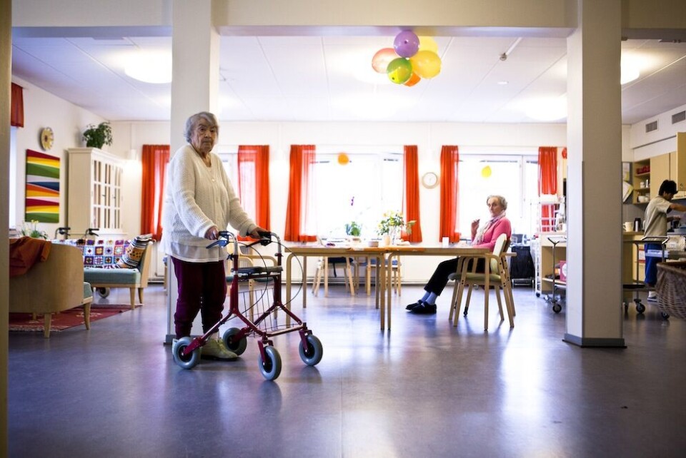 Endringen i indikatoren for eldreomsorg er blant de viktigste forandringene i Kommunebarometeret i år. Det er lagt større vekt på hjemmebasert omsorg og demensplasser enn sykehjemsplasser. Illustrasjonsfoto: Magnus K. Bjørke Endringen i indikatoren for eldreomsorg er blant de viktigste forandringene i Kommunebarometeret i år. Det er lagt større vekt på hjemmebasert omsorg og demensplasser enn sykehjemsplasser. Illustrasjonsfoto: Magnus K. Bjørke