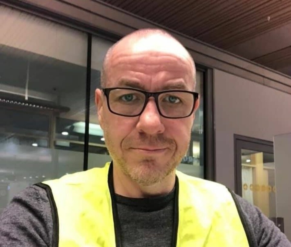 Tidligere ordfører i Ullensaker og statssekretær Tom Staahle tar nå kveldsvakter som frivillig sykepleier på Oslo lufthavn. Tidligere ordfører i Ullensaker og statssekretær Tom Staahle tar nå kveldsvakter som frivillig sykepleier på Oslo lufthavn.