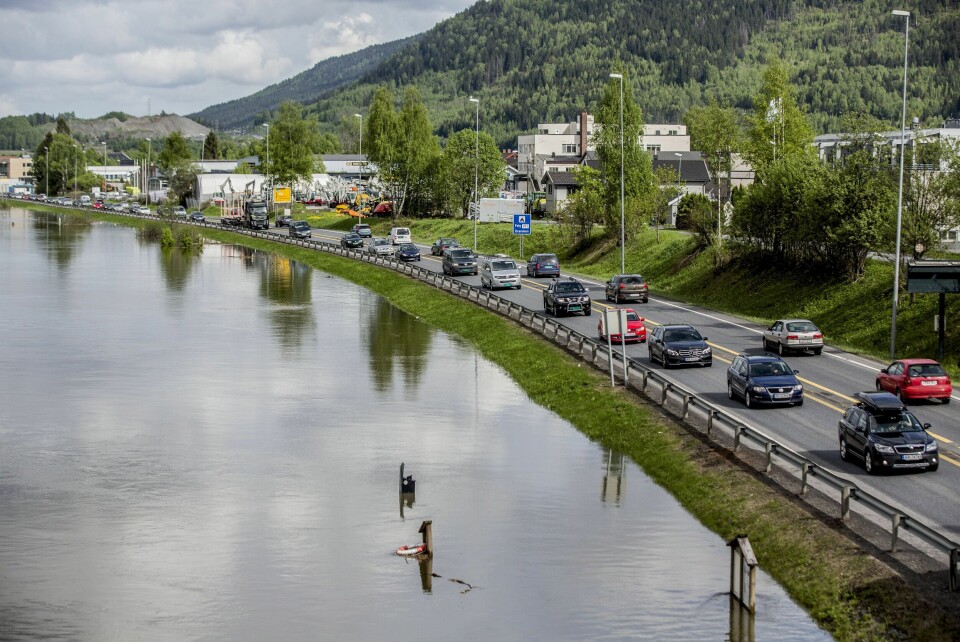 Flomsikring av Drammenselva i Mjøndalen er blant prosjektene som nå kan gjennomføres raskere med ekstrabevilgningen fra Stortinget. Bildet er tatt ved Krokstadelva, sør for Mjøndalen, under flommen i 2013. Flomsikring av Drammenselva i Mjøndalen er blant prosjektene som nå kan gjennomføres raskere med ekstrabevilgningen fra Stortinget. Bildet er tatt ved Krokstadelva, sør for Mjøndalen, under flommen i 2013.
