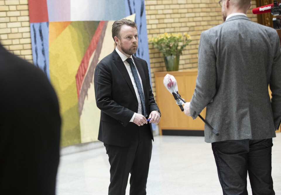 Arbeids- og sosialminister Torbjørn Røe Isaksen (H) kan ikke love noen egen krisepakke til fattige barnefamilier. Bildet er tatt før Røe Isaksen ble koronasyk og måtte gå i isolasjon. Arbeids- og sosialminister Torbjørn Røe Isaksen (H) kan ikke love noen egen krisepakke til fattige barnefamilier. Bildet er tatt før Røe Isaksen ble koronasyk og måtte gå i isolasjon.