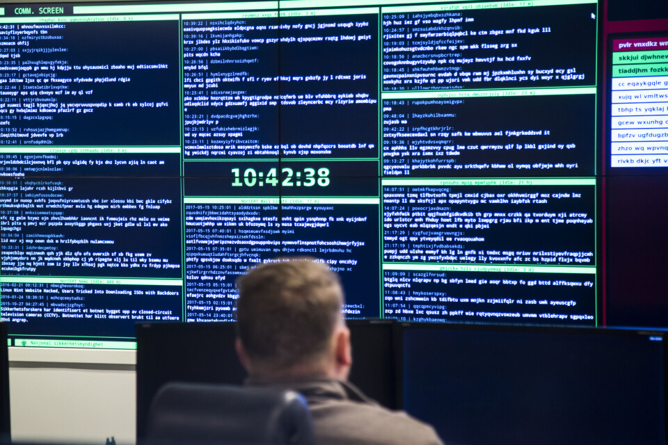 Norges nasjonale cybersenter (NorCERT) sitt operasjonssenter i Oslo er den operative delen av Nasjonal sikkerhetsmyndighet (NSM) som håndterer alvorlige dataangrep mot samfunnskritisk infrastruktur og informasjon. Foto: Heiko Junge, NTB scanpix Norges nasjonale cybersenter (NorCERT) sitt operasjonssenter i Oslo er den operative delen av Nasjonal sikkerhetsmyndighet (NSM) som håndterer alvorlige dataangrep mot samfunnskritisk infrastruktur og informasjon. Foto: Heiko Junge, NTB scanpix