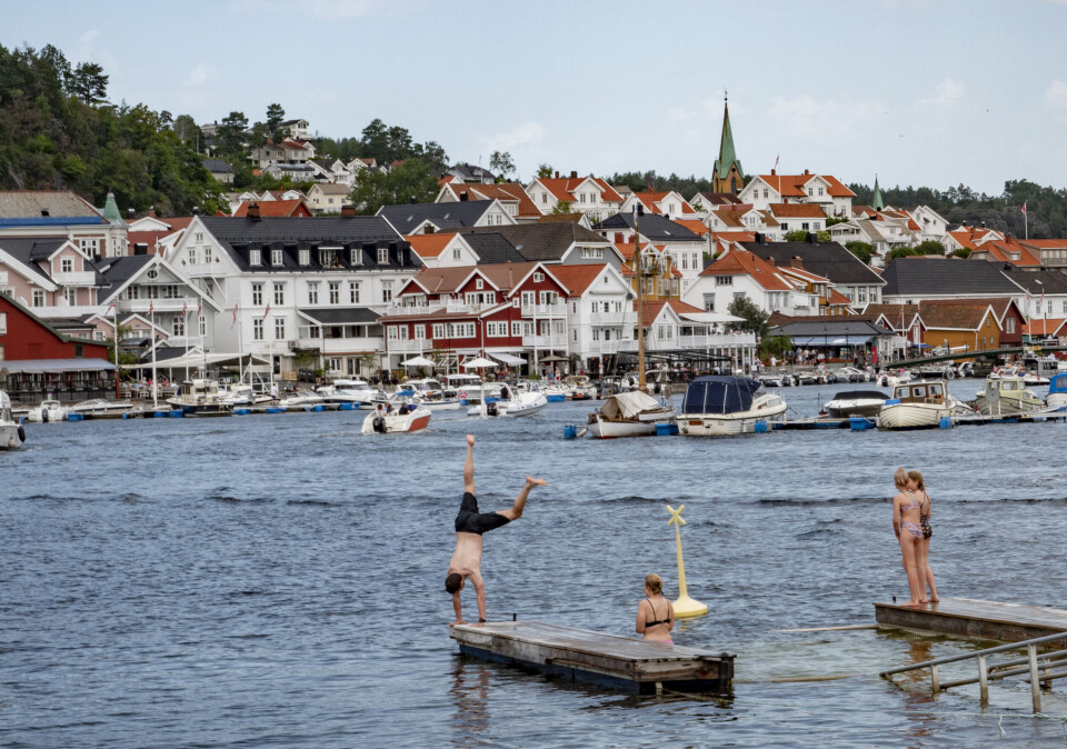 Folk fra hele Sør-Norge valfarter til Kragerø sommerstid. Men begynner de å kjenne koronasymptomer, må de hjem igjen. Folk fra hele Sør-Norge valfarter til Kragerø sommerstid. Men begynner de å kjenne koronasymptomer, må de hjem igjen.
