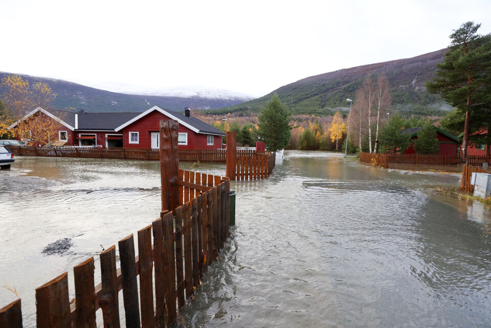 Utfordringa med å sikre liv og infrastruktur må takast i ei heilt anna takt enn det som er tilfelle i dag, skriv Ola Helstad. På bildet kommunesenteret Bismo i Skjåk etter flommen høsten 2018. Utfordringa med å sikre liv og infrastruktur må takast i ei heilt anna takt enn det som er tilfelle i dag, skriv Ola Helstad. På bildet kommunesenteret Bismo i Skjåk etter flommen høsten 2018.