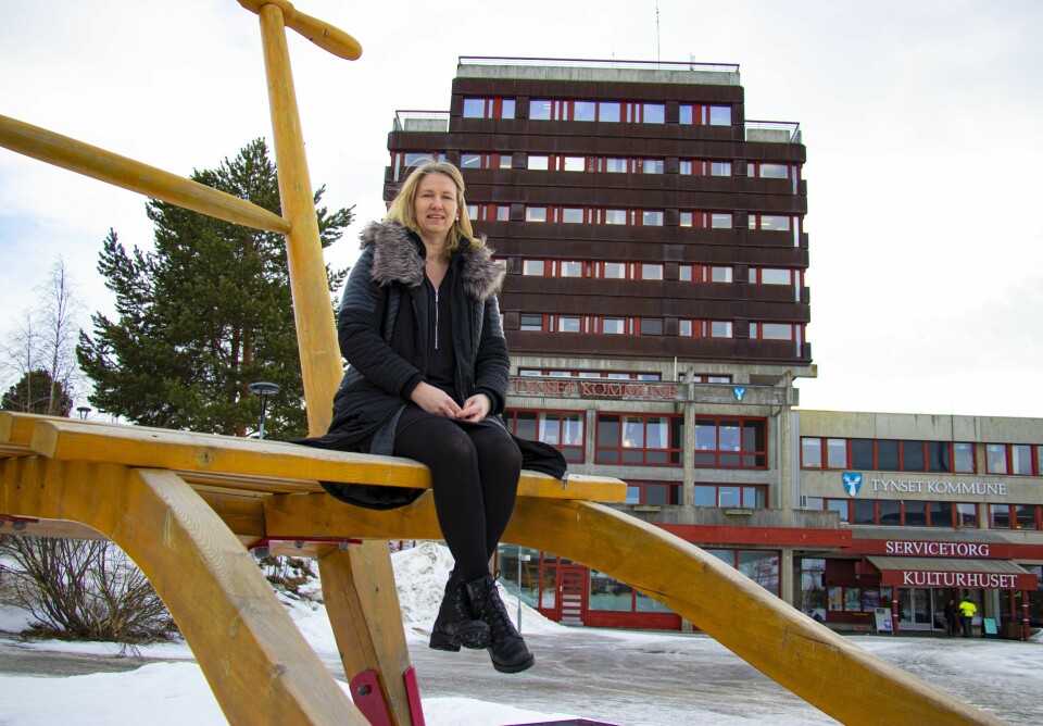 Ordfører Merete Myhre Moen i Tynset er godt plassert på verdens største park foran det hun mener er Norges tøffeste rådhus. Ordfører Merete Myhre Moen i Tynset er godt plassert på verdens største park foran det hun mener er Norges tøffeste rådhus.