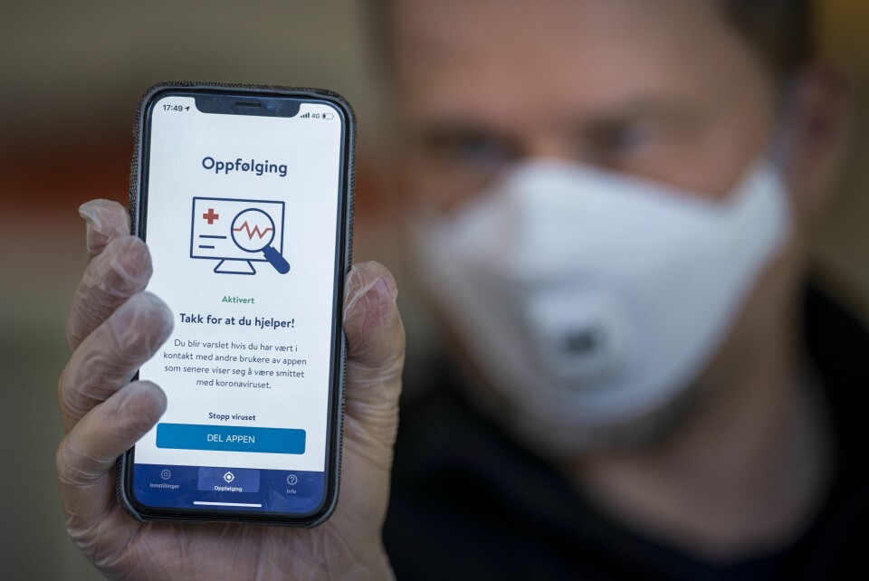Folkehelseinstituttets nye app smittestopp for smittesporing. Appen skal hjelpe myndighetene med smittesporing, men kan også brukes til å varsle brukeren om at han eller hun har vært i nærheten av noen som er smittet av koronaviruset. Folkehelseinstituttets nye app smittestopp for smittesporing. Appen skal hjelpe myndighetene med smittesporing, men kan også brukes til å varsle brukeren om at han eller hun har vært i nærheten av noen som er smittet av koronaviruset.