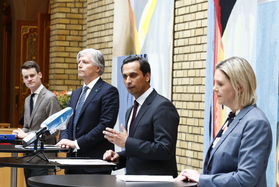Regjeringspartiene og Frp presenterte torsdag avtalen om revidert nasjonalbudsjett og krisepakken. F.v. Tore Storehaug (KrF), Ola Elvestuen (V), Mudassar Kapur (H) og Sylvi Listhaug (Frp). Regjeringspartiene og Frp presenterte torsdag avtalen om revidert nasjonalbudsjett og krisepakken. F.v. Tore Storehaug (KrF), Ola Elvestuen (V), Mudassar Kapur (H) og Sylvi Listhaug (Frp).