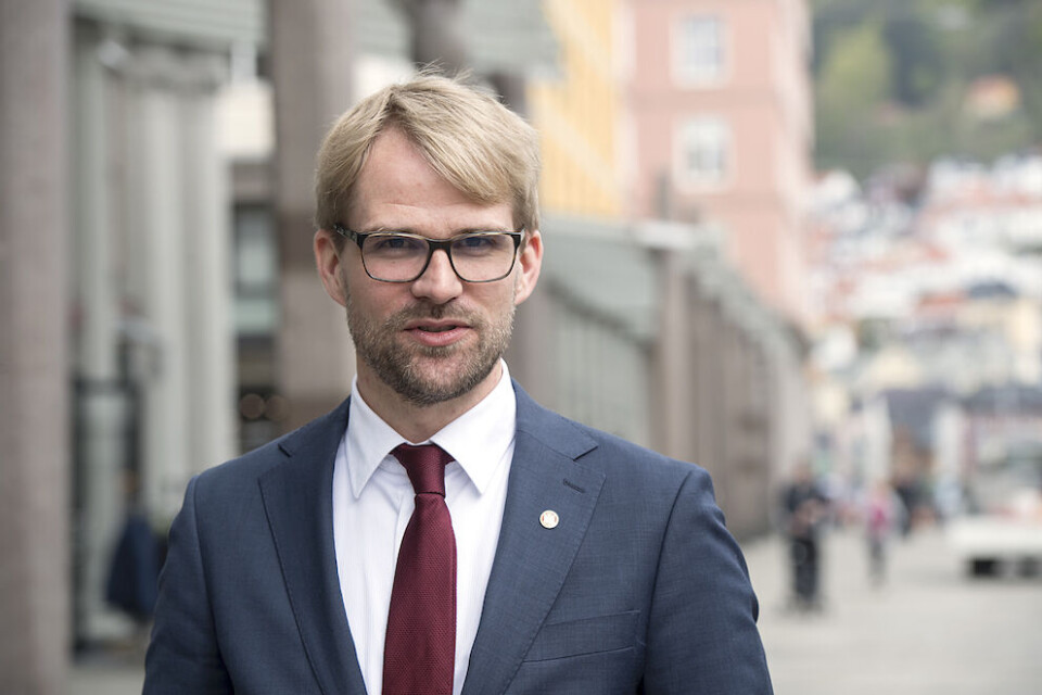 Roger Valhammer (Ap) truer med å stille kabinettsspørsmål om det kommer mistillitsforslag mot skolebyråd Linn Kristin Engø. Foto: Marit Hommedal, NTB scanpixFlertallet i bystyret i Bergen utelukker ikke et mistillitsforslag mot skolebyråd Linn Kristin Engø. Foto: Marit Hommedal / NTB scanpix Roger Valhammer (Ap) truer med å stille kabinettsspørsmål om det kommer mistillitsforslag mot skolebyråd Linn Kristin Engø. Foto: Marit Hommedal, NTB scanpixFlertallet i bystyret i Bergen utelukker ikke et mistillitsforslag mot skolebyråd Linn Kristin Engø. Foto: Marit Hommedal / NTB scanpix