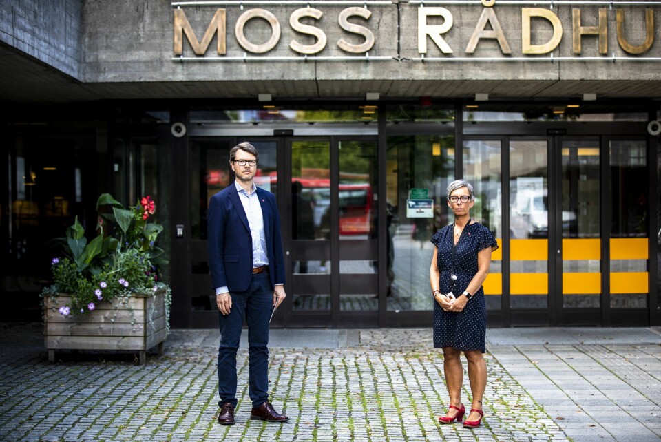Kommuneoverlege Kristian Krogshus i Moss er en av mange kommuneleger som har måtte håndtere smitteutbrudd. Her fotografert sammen med ordfører Hanne Tollerud (Ap) i forbindelse med en pressekonferanse om smittesituasjonen i kommunen i fjor høst. Kommuneoverlege Kristian Krogshus i Moss er en av mange kommuneleger som har måtte håndtere smitteutbrudd. Her fotografert sammen med ordfører Hanne Tollerud (Ap) i forbindelse med en pressekonferanse om smittesituasjonen i kommunen i fjor høst.