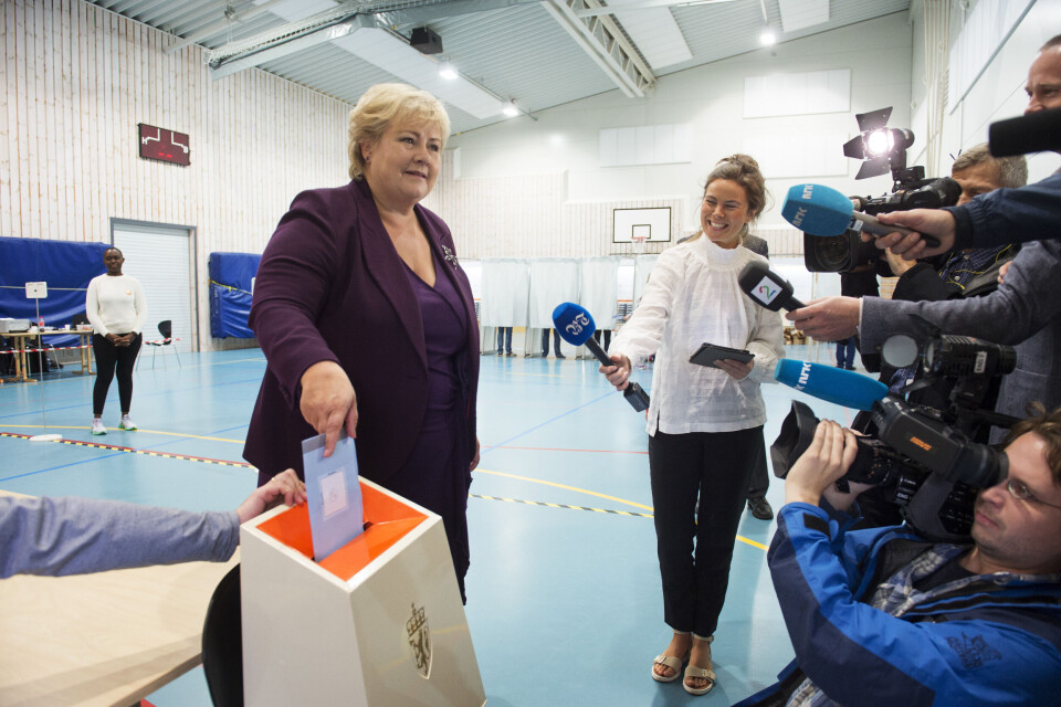 Statsminister Erna Solberg er i Apeltunhallen i Bergen for å stemme ved kommunevalget mandag. Foto: Marit Hommedal / NTB scanpix Statsminister Erna Solberg er i Apeltunhallen i Bergen for å stemme ved kommunevalget mandag. Foto: Marit Hommedal / NTB scanpix