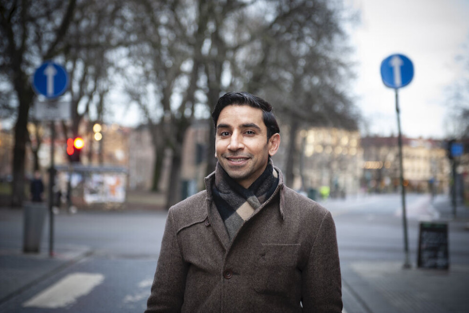 En mottakelse slik Mansor Zalmai, lokalpolitiker i Lillestrøm, fikk da han meldte seg inn i MDG, vil etter all sannsynlighet bli satt pris på av flere, mener Kommunal Rapport. Foto: Terje Lien En mottakelse slik Mansor Zalmai, lokalpolitiker i Lillestrøm, fikk da han meldte seg inn i MDG, vil etter all sannsynlighet bli satt pris på av flere, mener Kommunal Rapport. Foto: Terje Lien