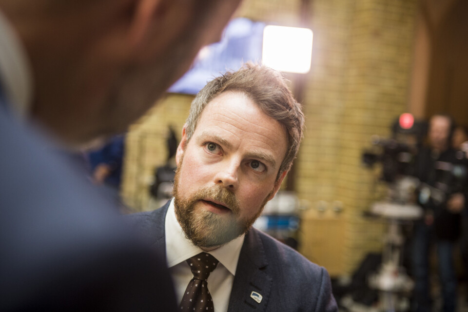 Kunnskapsminister Torbjørn Røe Isaksen (Høyre) gir dispensasjon fra nye undervisningskrav for de aller fleste lærere fram til skolestart 2025. Foto: Fredrik Varfjell / NTB scanpix Kunnskapsminister Torbjørn Røe Isaksen (Høyre) gir dispensasjon fra nye undervisningskrav for de aller fleste lærere fram til skolestart 2025. Foto: Fredrik Varfjell / NTB scanpix