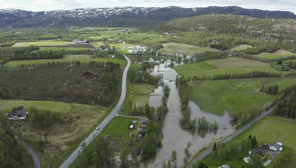 Dronefoto over Tverrelvdalen i Alta der Tverrelva har gått over sine bredder. Dronefoto over Tverrelvdalen i Alta der Tverrelva har gått over sine bredder.
