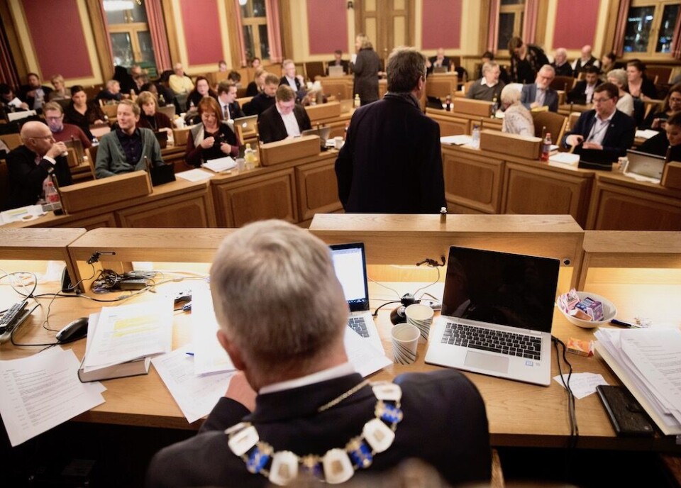 Administrasjonen lærer av erfaring, mens politikere fortsatt er avhengige av saksfremstilling. Skal kommunens styringsnivåer gå den digitale trappen sammen, må derfor styringsformen utfordres, skriver Cecilie Bjelland. Illustrasjonsfoto: Didrik Linnerud Administrasjonen lærer av erfaring, mens politikere fortsatt er avhengige av saksfremstilling. Skal kommunens styringsnivåer gå den digitale trappen sammen, må derfor styringsformen utfordres, skriver Cecilie Bjelland. Illustrasjonsfoto: Didrik Linnerud