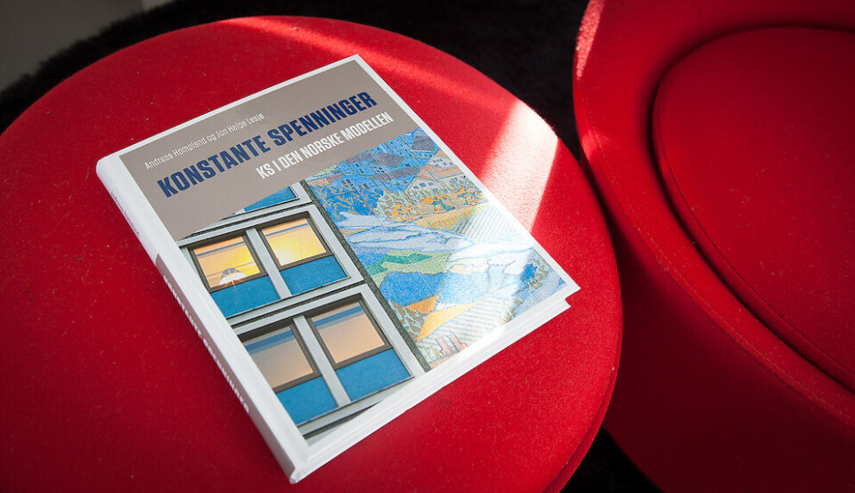 Dette er ei bok som gjev innsikt. Veikskapane handlar stort sett om forma, om måten teksten er disponert på, skriv Yngve Flo. Dette er ei bok som gjev innsikt. Veikskapane handlar stort sett om forma, om måten teksten er disponert på, skriv Yngve Flo.