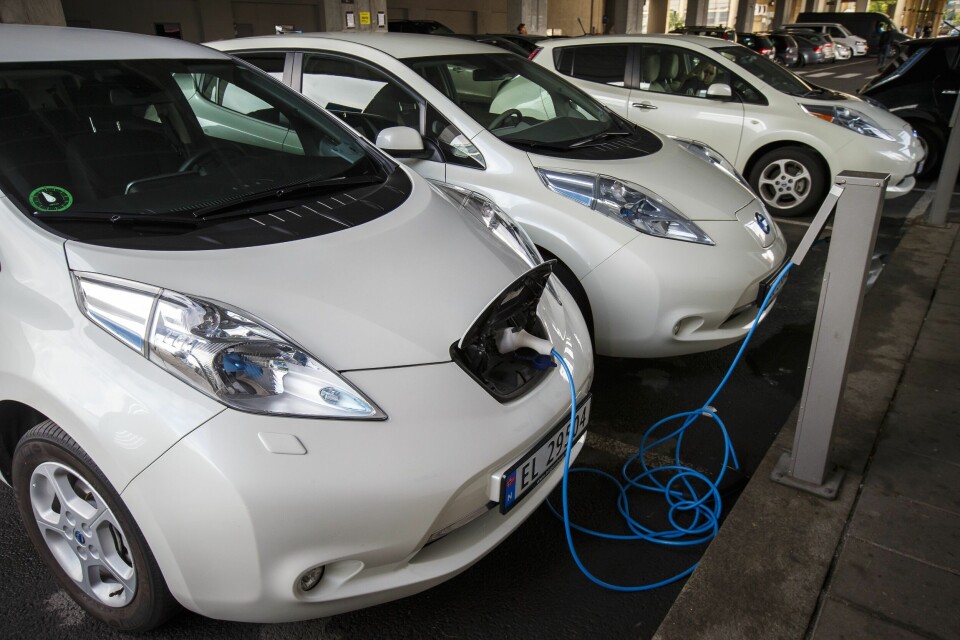 Panasonic, Hydro og Equinor vurderer nå å bygge en stor fabrikk i Norge for produksjon av batterier til elbiler. Panasonic, Hydro og Equinor vurderer nå å bygge en stor fabrikk i Norge for produksjon av batterier til elbiler.