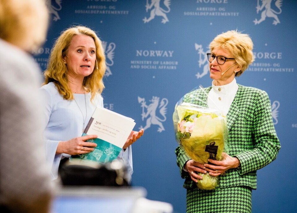 Et drøyt år etter at varslingsutvalgets leder Anne Cathrine Frøstrup overleverte sin utredning til arbeids- og sosialminister Anniken Hauglie, er det fremmet forslag om noen mindre endringer i varslingsbestemmelsene. Arkivfoto: Magnus K. Bjørke Et drøyt år etter at varslingsutvalgets leder Anne Cathrine Frøstrup overleverte sin utredning til arbeids- og sosialminister Anniken Hauglie, er det fremmet forslag om noen mindre endringer i varslingsbestemmelsene. Arkivfoto: Magnus K. Bjørke