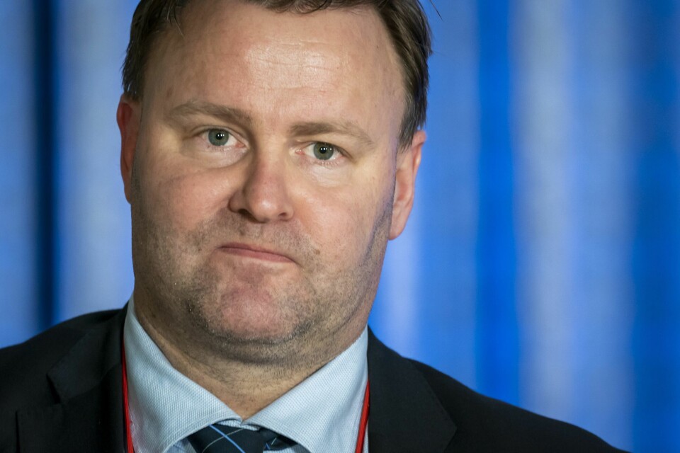– Det vi kan lese ut av tallene, er at vi den første uken etter tiltakene 12. mars, ikke hadde noen voldsom vekst i smittetilfeller i Norge. Men at det foregikk smitte fra dag til dag, på et stabilt nivå, sier fungerende assisterende helsedirektør Espen Rostrup Nakstad til NTB. – Det vi kan lese ut av tallene, er at vi den første uken etter tiltakene 12. mars, ikke hadde noen voldsom vekst i smittetilfeller i Norge. Men at det foregikk smitte fra dag til dag, på et stabilt nivå, sier fungerende assisterende helsedirektør Espen Rostrup Nakstad til NTB.