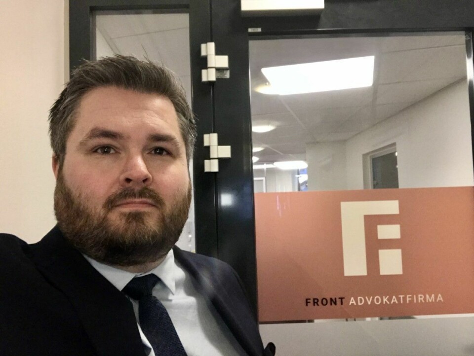 Lederen av kontrollutvalget i Vestland fylkeskommune, Dan Femoen, mener det er lovstridig å utvide fylkesutvalget med to midlertidige representanter. Lederen av kontrollutvalget i Vestland fylkeskommune, Dan Femoen, mener det er lovstridig å utvide fylkesutvalget med to midlertidige representanter.