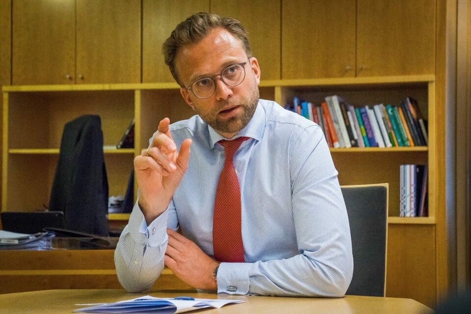 Kommunal- og moderniseringsminister Nikolai Astrup hevder overfor NRK at kommunenes økonomi ikke blir dårligere etter krisen, snarere styrket. Kommunal- og moderniseringsminister Nikolai Astrup hevder overfor NRK at kommunenes økonomi ikke blir dårligere etter krisen, snarere styrket.