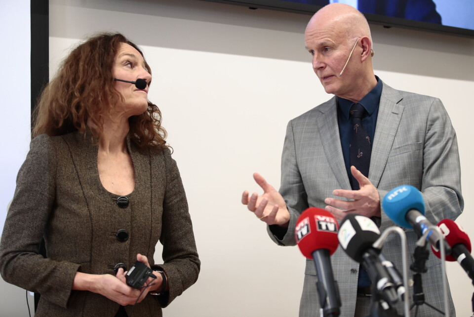 Helsedirektør Bjørn Guldvog valgte altså ikke å følge rådet til direktør i Camilla Stoltenberg ved Folkehelseinstituttet om skoler og barnehager. Helsedirektør Bjørn Guldvog valgte altså ikke å følge rådet til direktør i Camilla Stoltenberg ved Folkehelseinstituttet om skoler og barnehager.