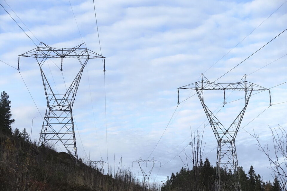 Forbud mot skatt på kraftlinjer er forslaget som hvis det blir vedtatt, vil redusere kommunenes inntekter. Illustrasjonsfoto: Marianne Løvland, NTB scanpix Forbud mot skatt på kraftlinjer er forslaget som hvis det blir vedtatt, vil redusere kommunenes inntekter. Illustrasjonsfoto: Marianne Løvland, NTB scanpix