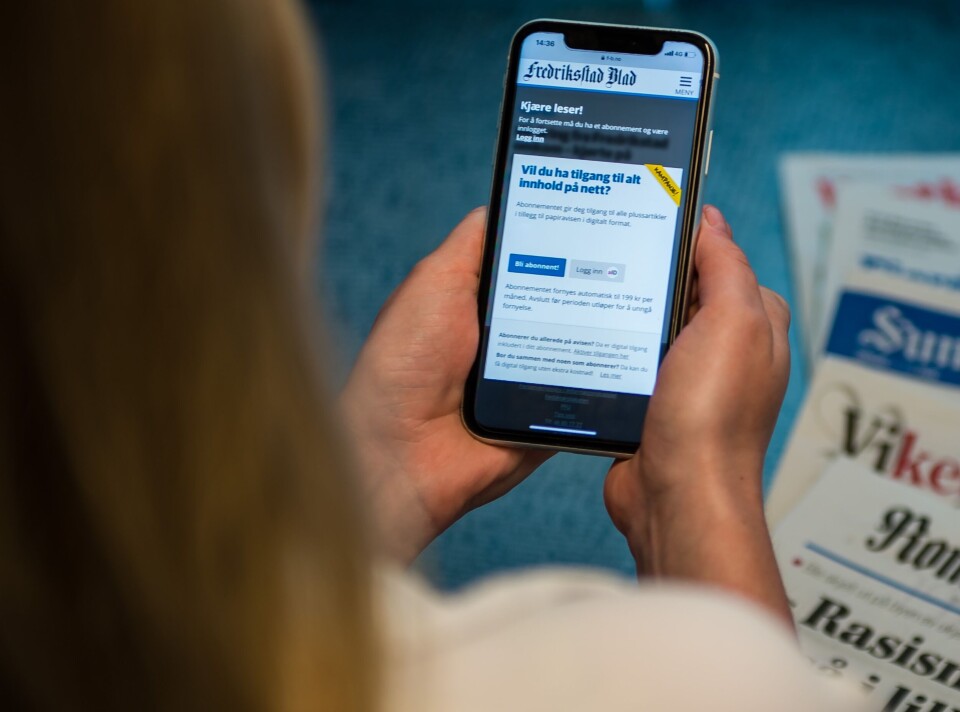 Når store deler av det lokale stoffet er ope berre for abonnentar, kan familiar med dårleg råd oppleve at dei blir ståande utanfor i lokalsamfunnet. Når store deler av det lokale stoffet er ope berre for abonnentar, kan familiar med dårleg råd oppleve at dei blir ståande utanfor i lokalsamfunnet.