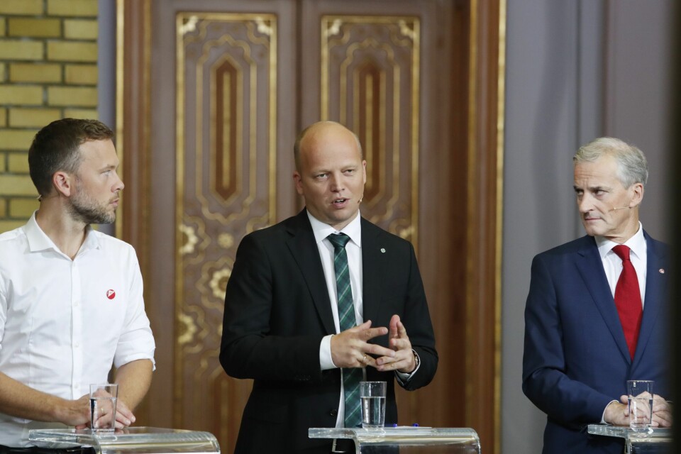 Sp-leder Trygve Slagsvold Vedum vil basere en ny regjering på samarbeid med Ap-leder Jonas Gahr Støre, Støre vil ha med SV-leder Audun Lysbakken, mens Lysbakken åpner døren for alle partier på rødgrønn side. Sp-leder Trygve Slagsvold Vedum vil basere en ny regjering på samarbeid med Ap-leder Jonas Gahr Støre, Støre vil ha med SV-leder Audun Lysbakken, mens Lysbakken åpner døren for alle partier på rødgrønn side.