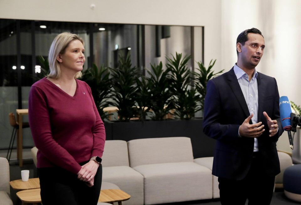 Fremskrittspartiets finanspolitiske talsperson Sylvi Listhaug og finanskomiteens leder Mudassar Kapur (H) er nå enige om salderingen av 2020-budsjettet. Fremskrittspartiets finanspolitiske talsperson Sylvi Listhaug og finanskomiteens leder Mudassar Kapur (H) er nå enige om salderingen av 2020-budsjettet.