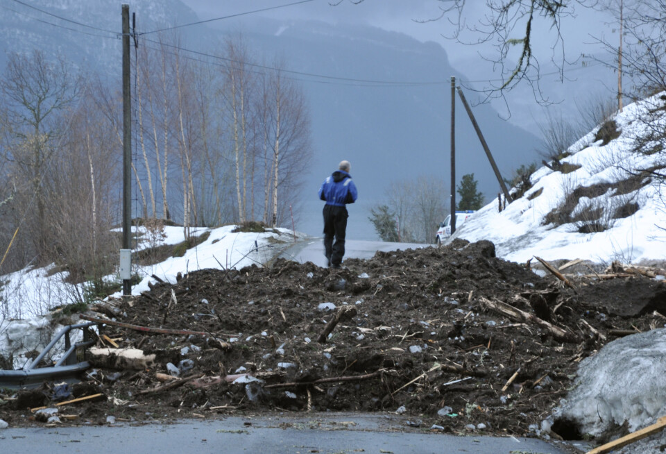 Vår bekymring er der fortsatt om regjeringen sin nedprioritering av lokalt klimaarbeid, skriver Dagfinn Hatløy, og ber igjen om mer ressurser til forsvarlig arealplanlegging og kartlegging av naturfarer som flom og skred. Vår bekymring er der fortsatt om regjeringen sin nedprioritering av lokalt klimaarbeid, skriver Dagfinn Hatløy, og ber igjen om mer ressurser til forsvarlig arealplanlegging og kartlegging av naturfarer som flom og skred.