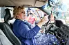 Statsminister Erna Solberg (H) fikk kjøre med rånere da hun besøkte Bø i Midt-Telemark kommune. Regjeringen vil gjøre småbyer til regionale motorer i sin distriktspolitiske strategi.